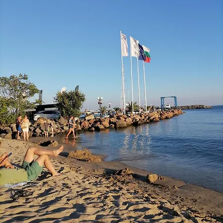 Sorrento E 24 アパート